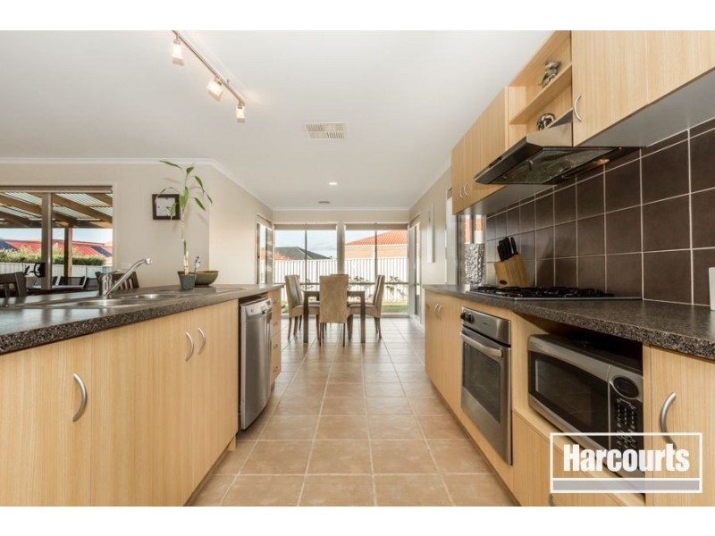 16 Gatehouse Parade, Cranbourne East VIC 3977
