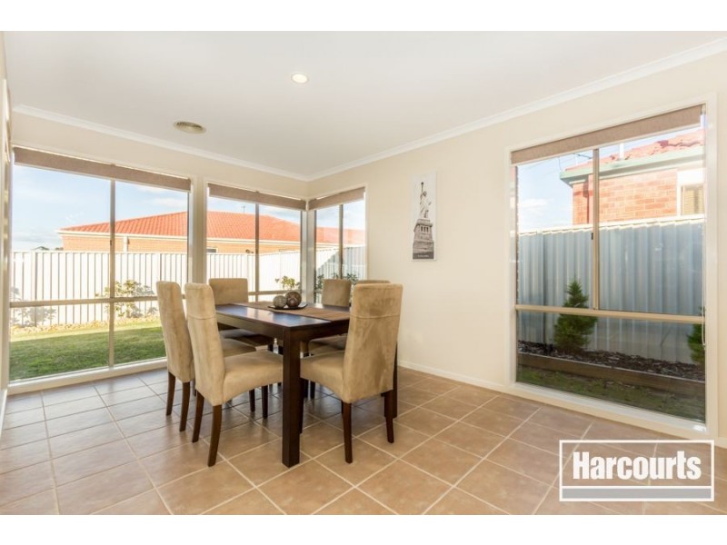 16 Gatehouse Parade, Cranbourne East VIC 3977
