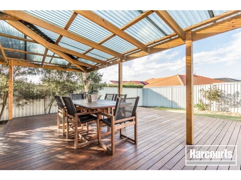 16 Gatehouse Parade, Cranbourne East VIC 3977