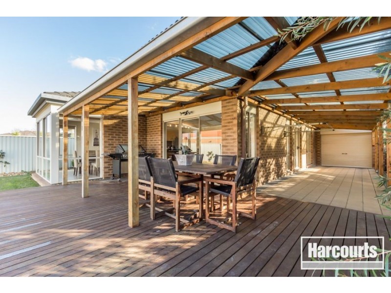 16 Gatehouse Parade, Cranbourne East VIC 3977