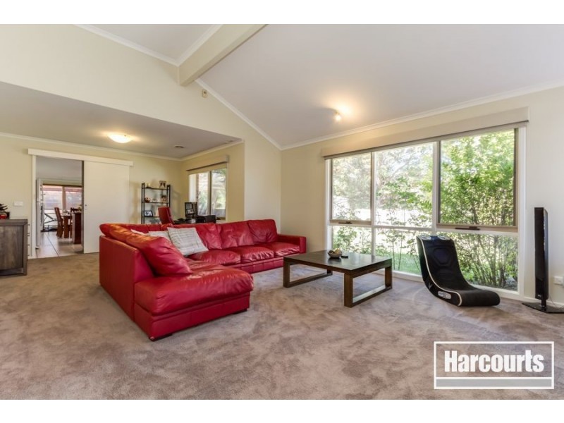 35 Huon Park Drive, Cranbourne North VIC 3977