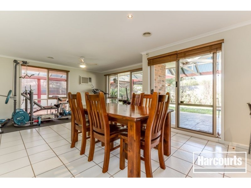 35 Huon Park Drive, Cranbourne North VIC 3977