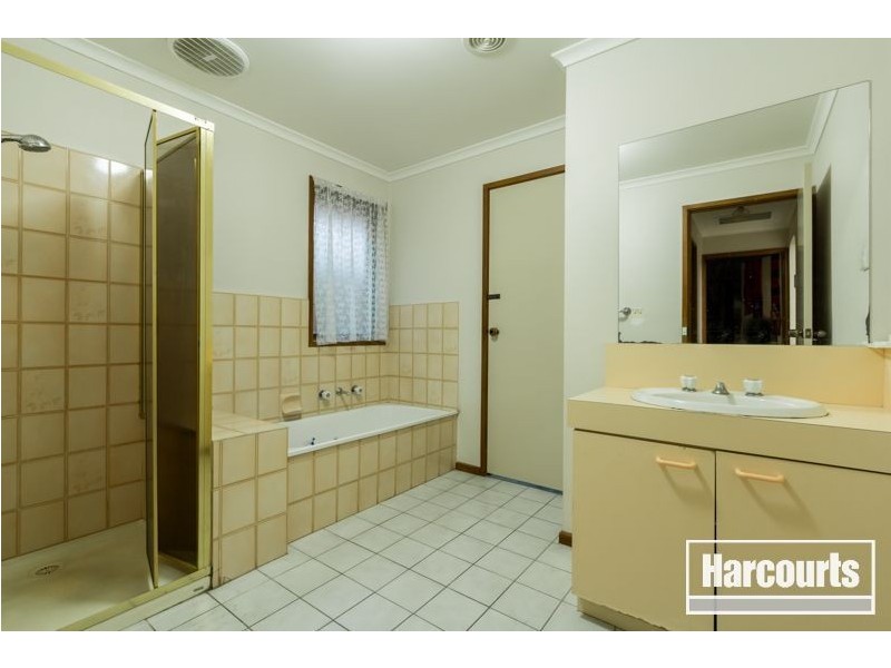 9 Diosma Court, Cranbourne North VIC 3977