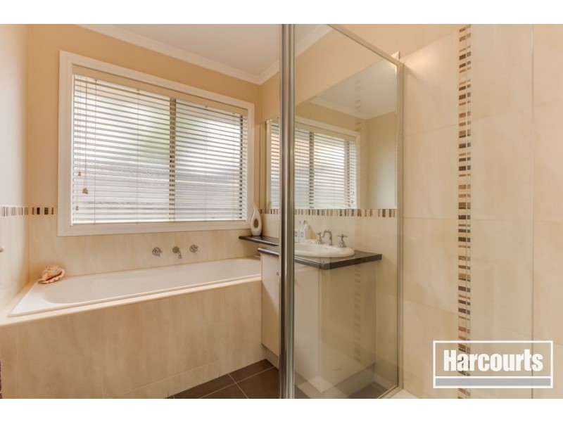 5 Coven Heath, Cranbourne East VIC 3977