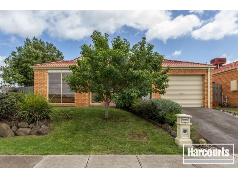15 Staunton Walk, Cranbourne East VIC 3977