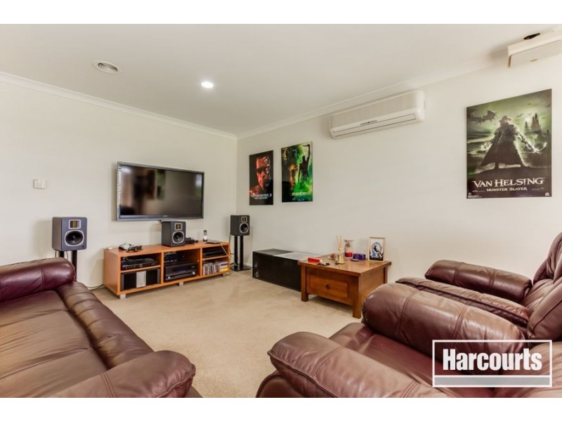 15 Staunton Walk, Cranbourne East VIC 3977