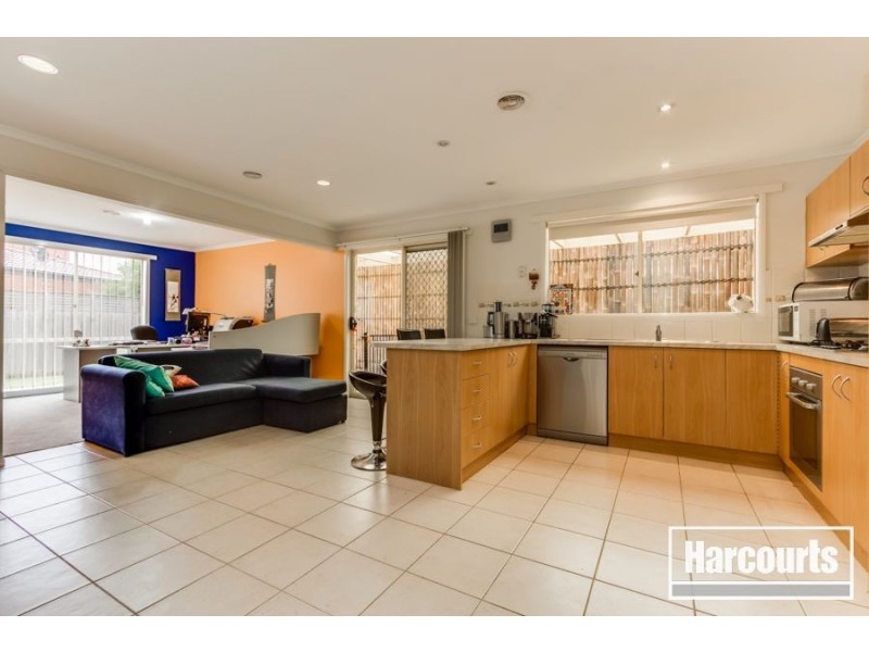 15 Staunton Walk, Cranbourne East VIC 3977