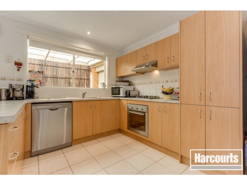 15 Staunton Walk, Cranbourne East VIC 3977