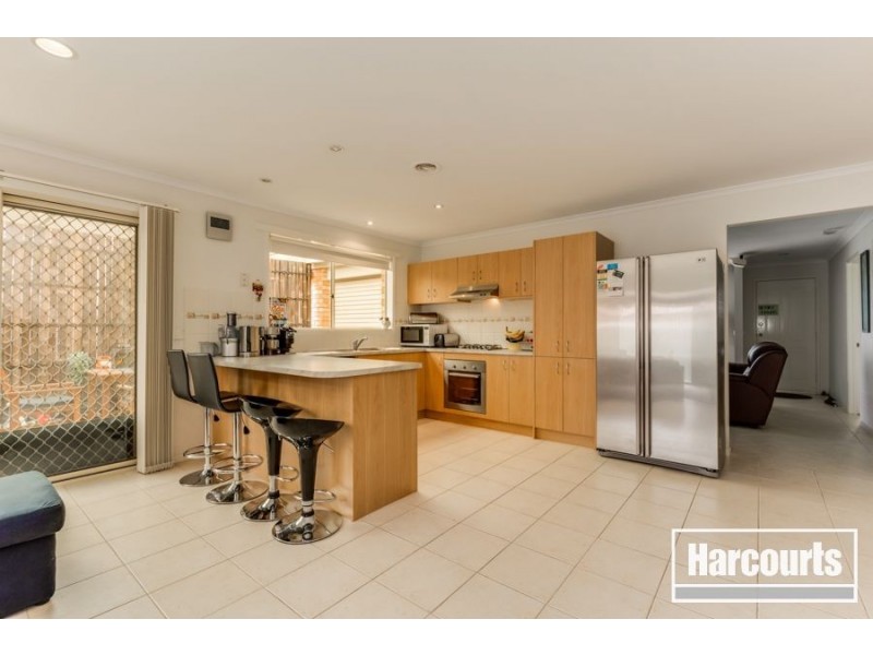 15 Staunton Walk, Cranbourne East VIC 3977