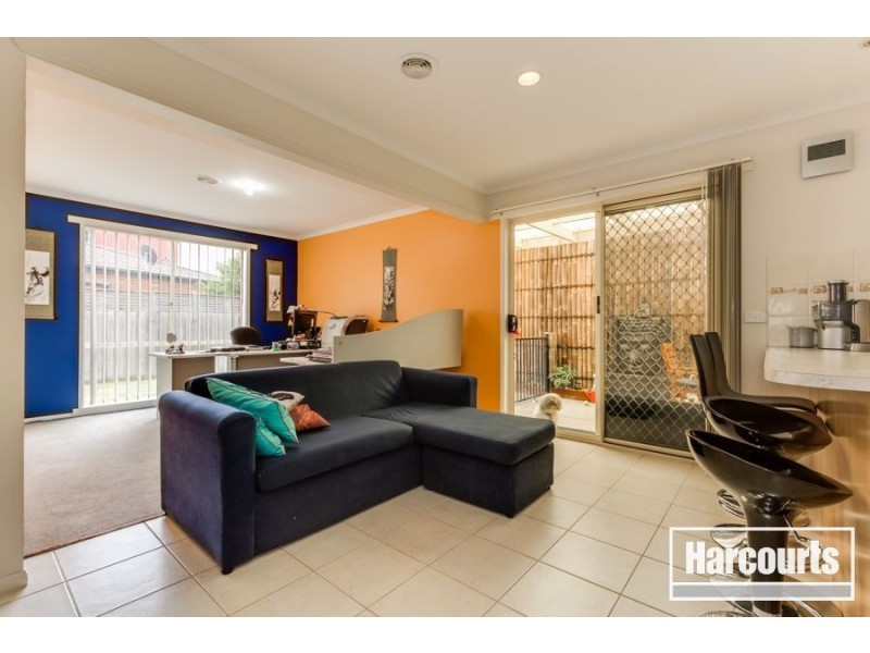 15 Staunton Walk, Cranbourne East VIC 3977