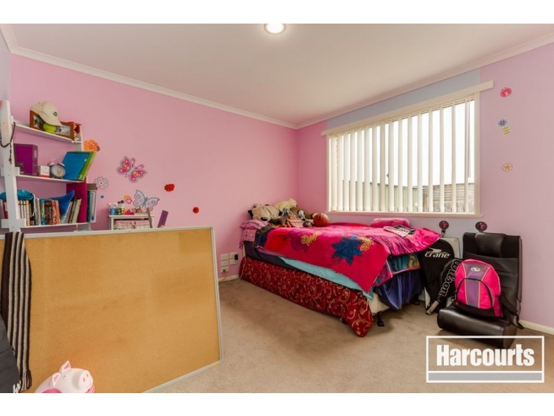 15 Staunton Walk, Cranbourne East VIC 3977