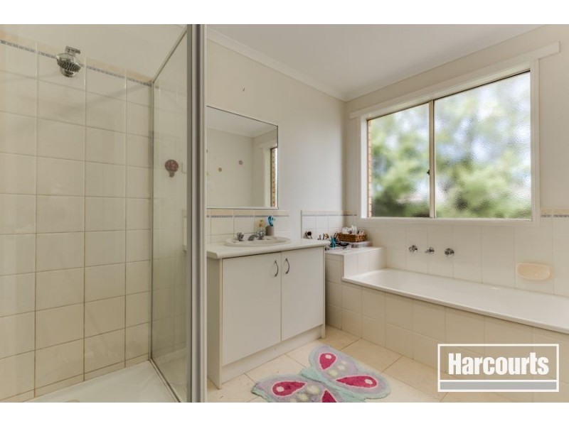 15 Staunton Walk, Cranbourne East VIC 3977