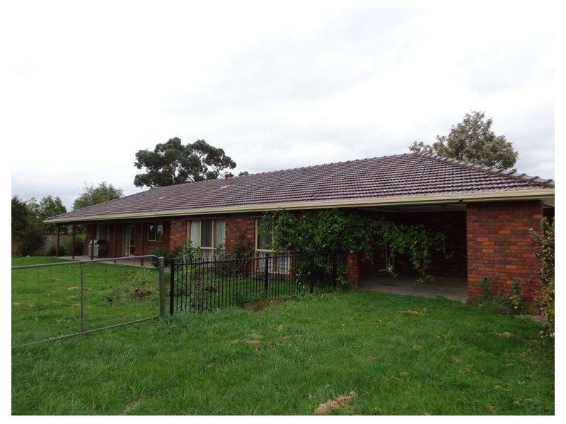 90 Evans Road, Cranbourne West VIC 3977