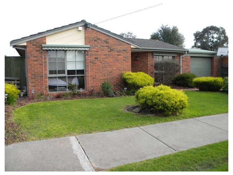 25 Willora Crescent, Cranbourne West VIC 3977
