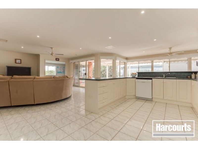 47 Sunningdale Crescent, Cranbourne VIC 3977