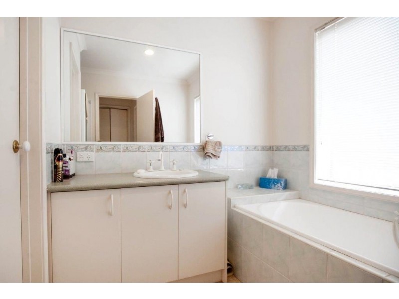 14 Bookham Way, Cranbourne West VIC 3977