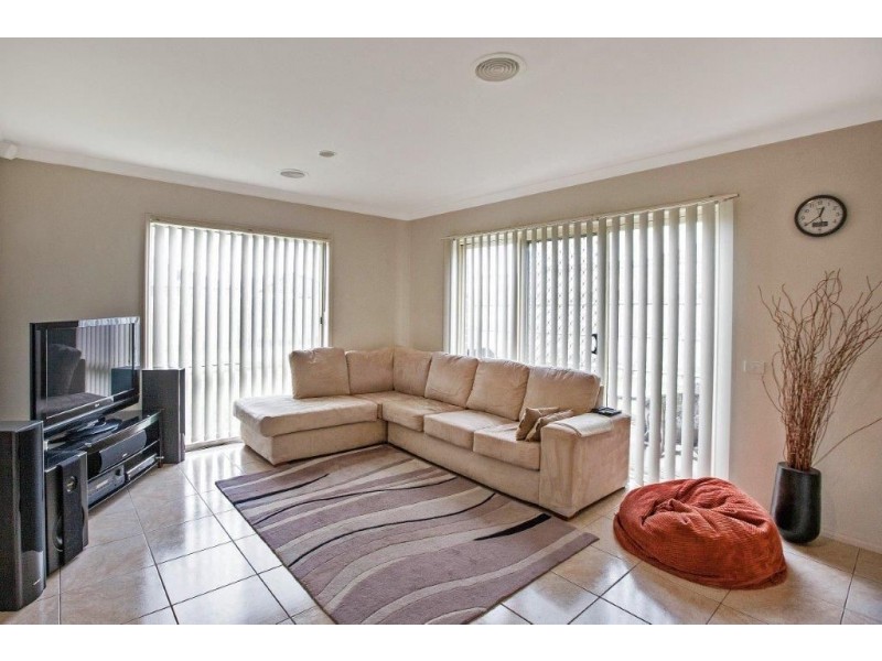 14 Bookham Way, Cranbourne West VIC 3977