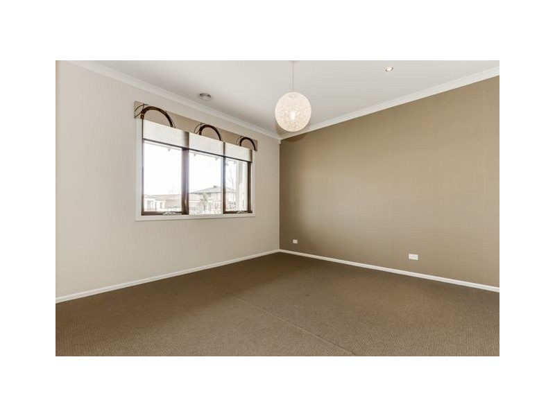 32 Mountainview Blvd, Cranbourne VIC 3977