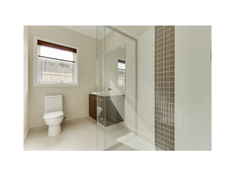 32 Mountainview Blvd, Cranbourne VIC 3977