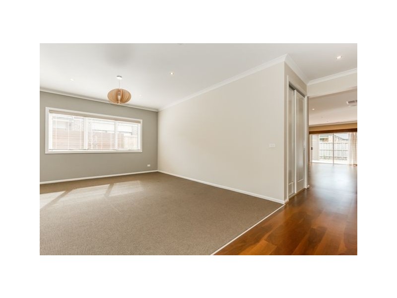 32 Mountainview Blvd, Cranbourne VIC 3977