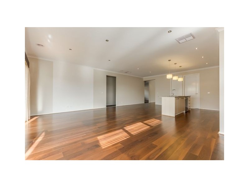 32 Mountainview Blvd, Cranbourne VIC 3977