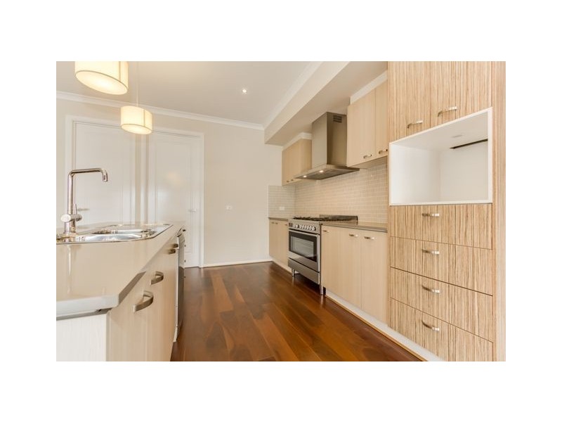 32 Mountainview Blvd, Cranbourne VIC 3977