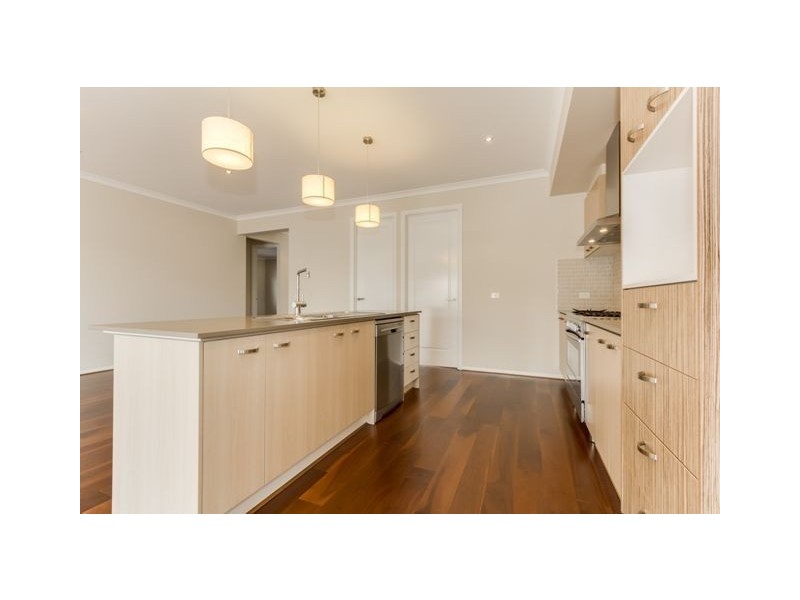 32 Mountainview Blvd, Cranbourne VIC 3977