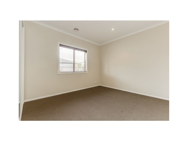 32 Mountainview Blvd, Cranbourne VIC 3977