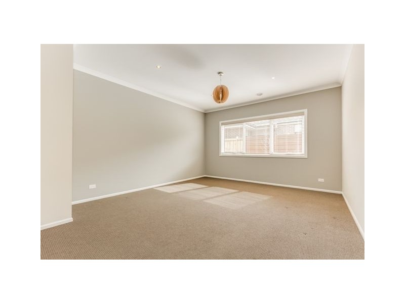 32 Mountainview Blvd, Cranbourne VIC 3977