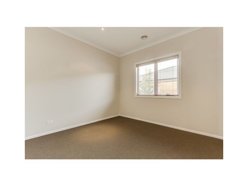 32 Mountainview Blvd, Cranbourne VIC 3977