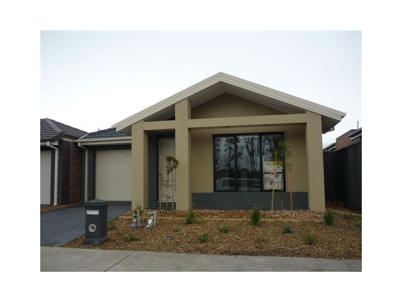 34 Jupiter Crescent, Cranbourne VIC 3977