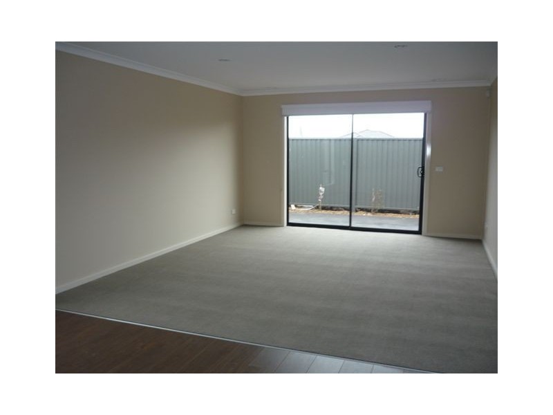 34 Jupiter Crescent, Cranbourne VIC 3977