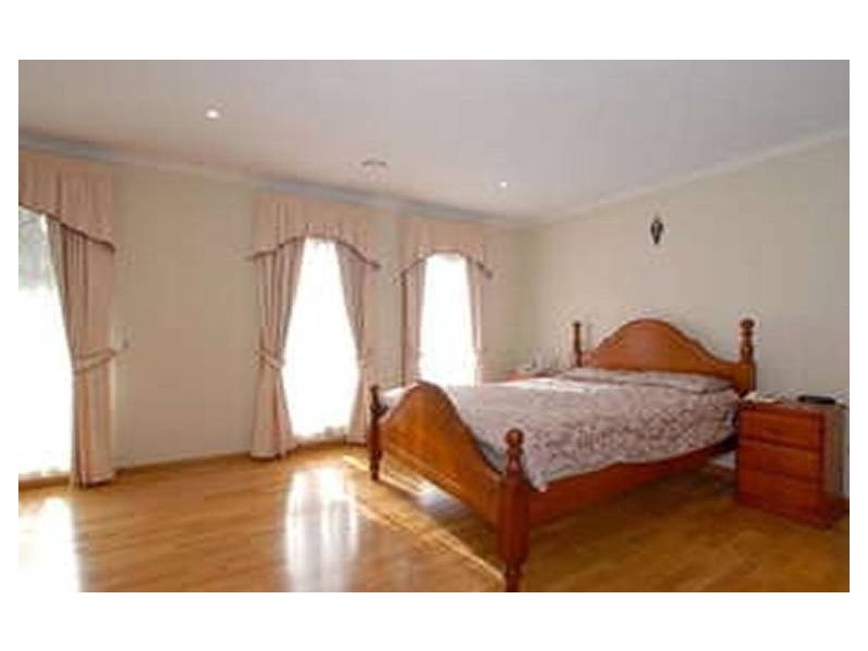 8 Banyalla Drive, Cranbourne VIC 3977