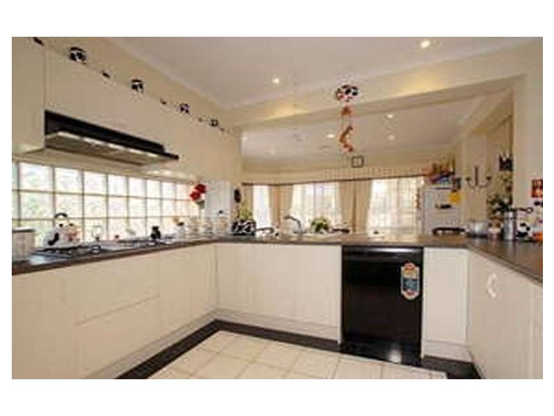 8 Banyalla Drive, Cranbourne VIC 3977