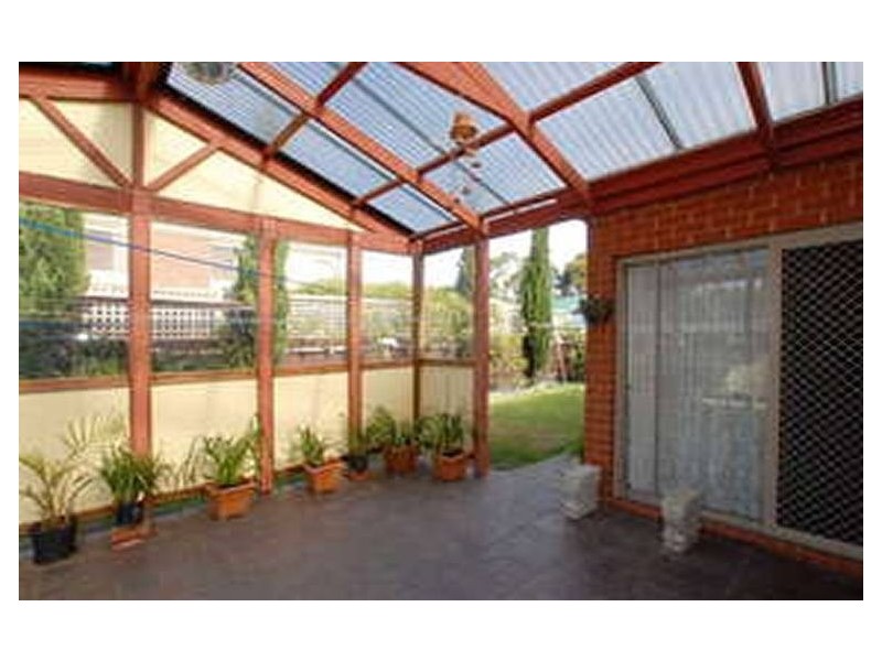 8 Banyalla Drive, Cranbourne VIC 3977