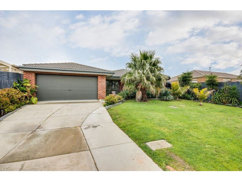 2 Kells Close, Cranbourne East VIC 3977