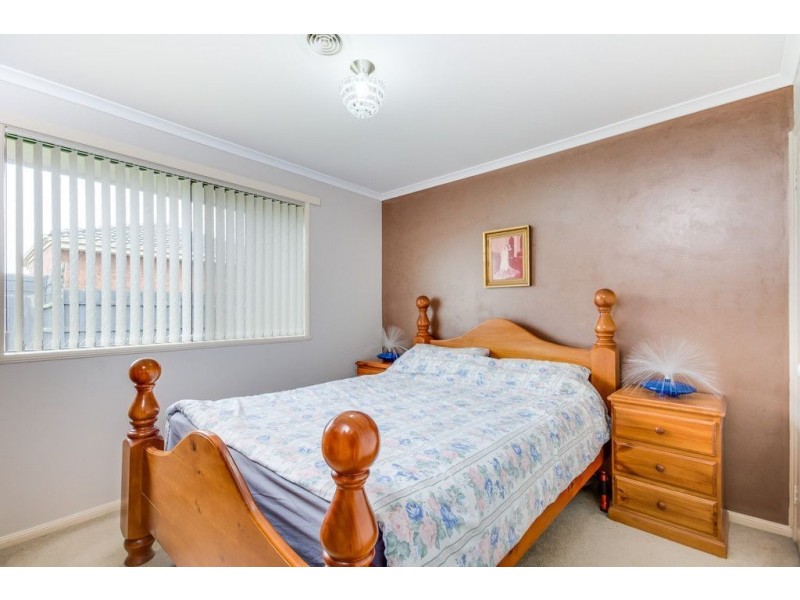 2 Kells Close, Cranbourne East VIC 3977
