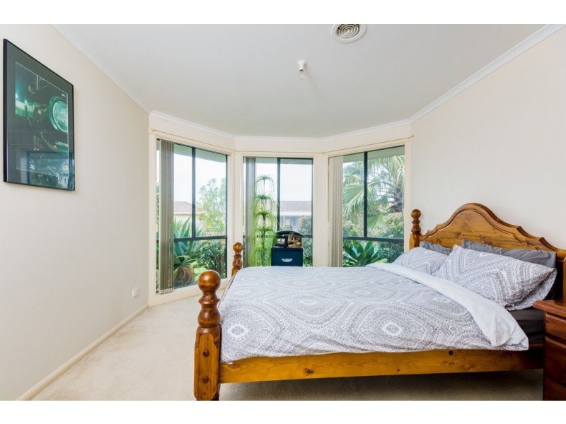 2 Kells Close, Cranbourne East VIC 3977