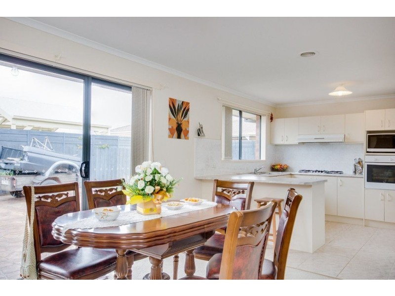 2 Kells Close, Cranbourne East VIC 3977