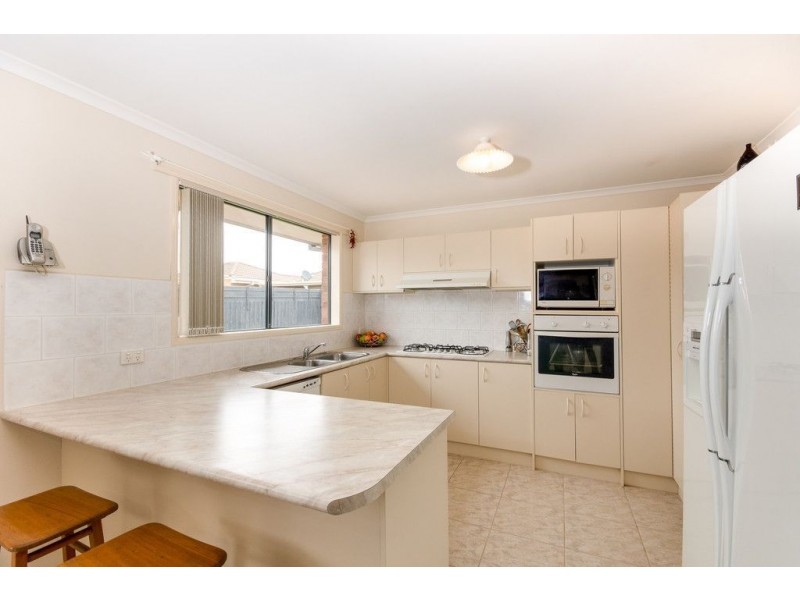 2 Kells Close, Cranbourne East VIC 3977