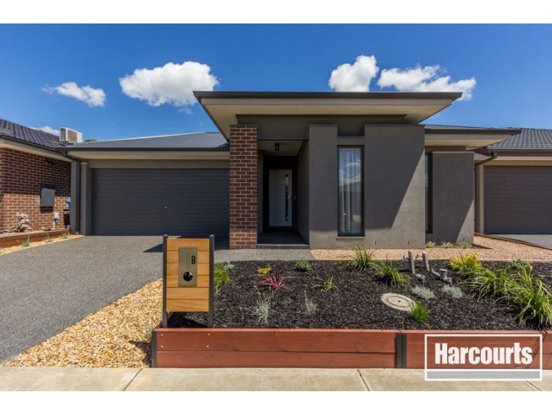 8 Tawleed Grove, Clyde North VIC 3978