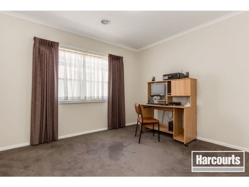 8 Tawleed Grove, Clyde North VIC 3978
