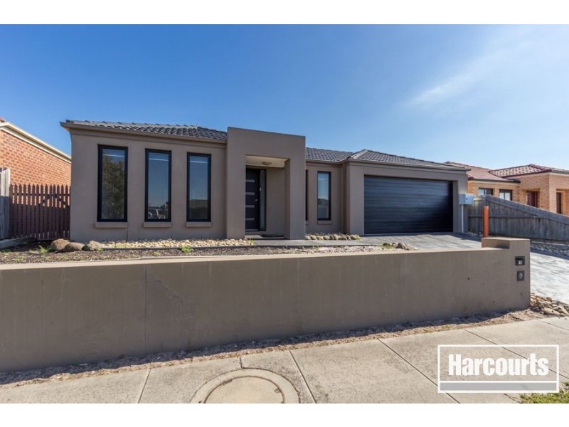28 Dunferline Crescent, Cranbourne VIC 3977