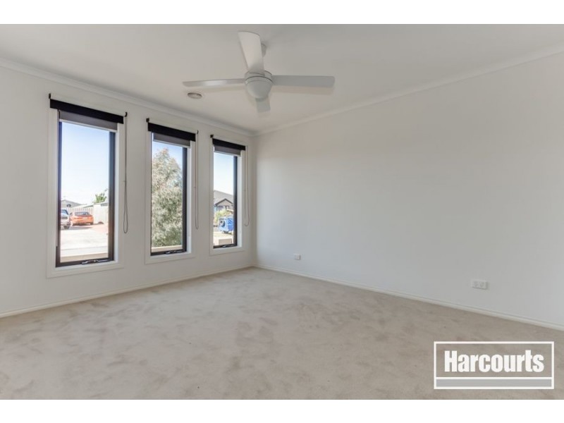 28 Dunferline Crescent, Cranbourne VIC 3977