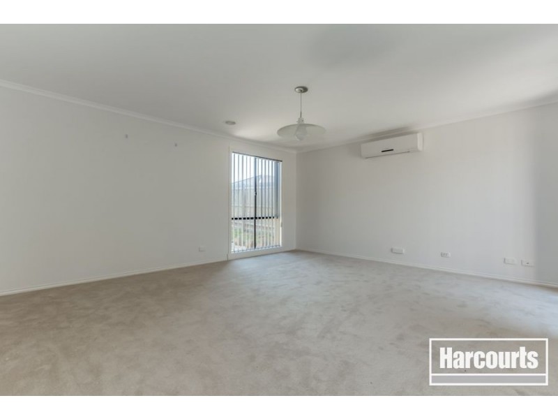 28 Dunferline Crescent, Cranbourne VIC 3977