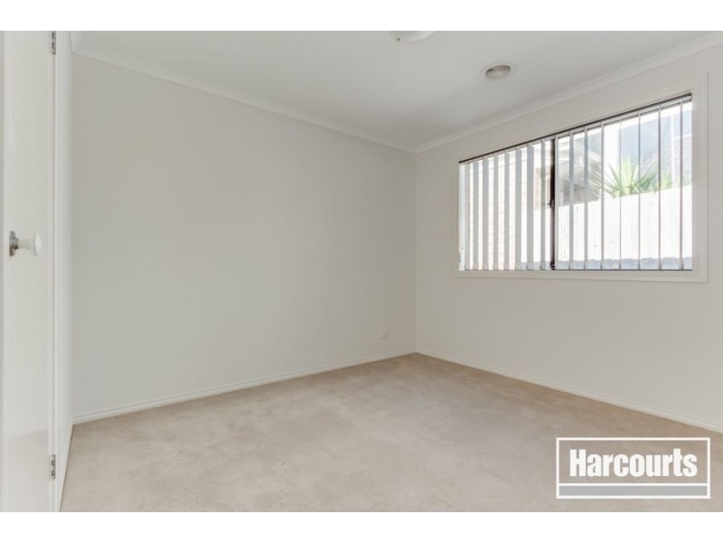 28 Dunferline Crescent, Cranbourne VIC 3977