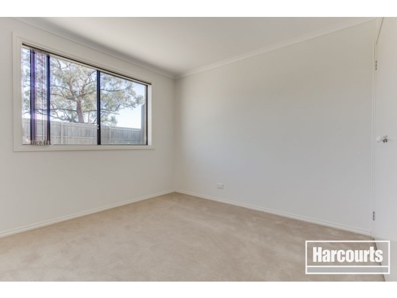 28 Dunferline Crescent, Cranbourne VIC 3977