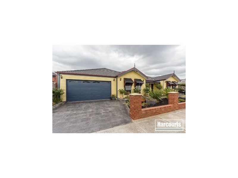 33 Dunferline Crescent, Cranbourne VIC 3977