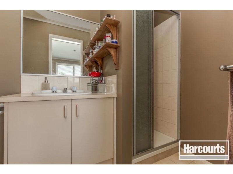 28 Hamilton Drive, Cranbourne North VIC 3977