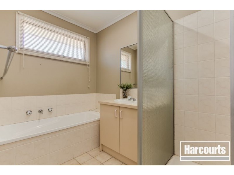28 Hamilton Drive, Cranbourne North VIC 3977